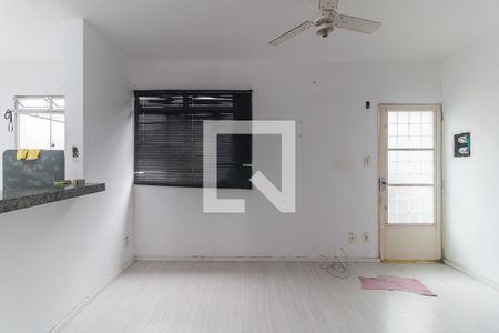 Sala de casa de condomínio para alugar com 2 quartos, 52m² em Jundiapeba, Mogi das Cruzes