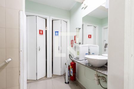 Banheiro de casa à venda com 4 quartos, 150m² em Barra Funda, São Paulo