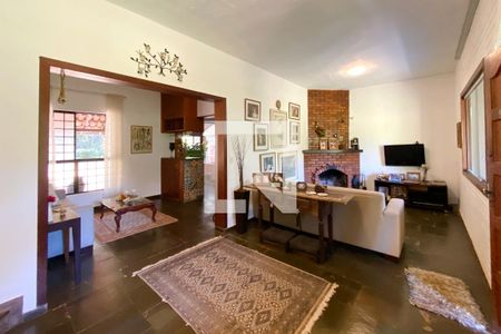 Sala de casa de condomínio à venda com 3 quartos, 375m² em Arvoredo, Nova Lima