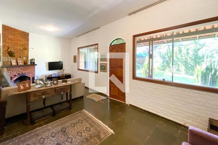 Sala de casa de condomínio à venda com 3 quartos, 375m² em Arvoredo, Nova Lima