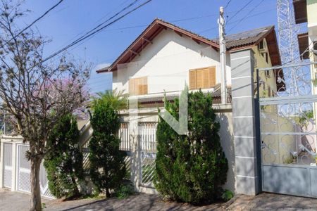 Fachada de casa à venda com 6 quartos, 750m² em São Domingos, São Paulo