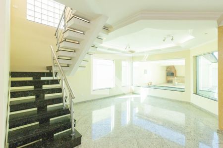 Sala de casa à venda com 6 quartos, 750m² em São Domingos, São Paulo