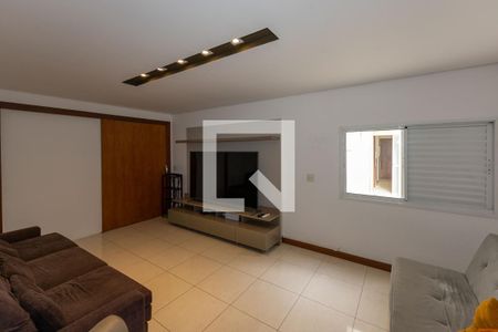 Sala de TV de casa de condomínio para alugar com 4 quartos, 802m² em Chácara Silveira Ramos, Nova Lima