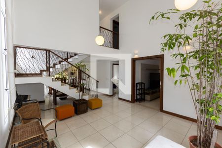Sala de Estar de casa de condomínio para alugar com 4 quartos, 802m² em Chácara Silveira Ramos, Nova Lima
