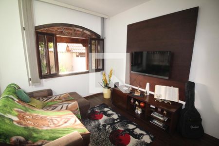 Sala de casa à venda com 6 quartos, 360m² em Camargos, Belo Horizonte