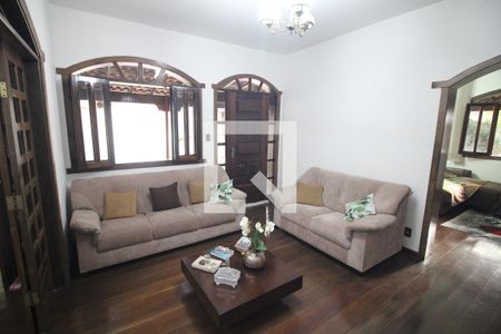 Sala de casa à venda com 6 quartos, 360m² em Camargos, Belo Horizonte