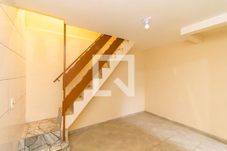 Sala de casa para alugar com 2 quartos, 40m² em Jardim Nice, São Paulo