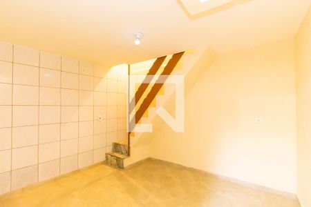 Sala de casa para alugar com 2 quartos, 40m² em Jardim Nice, São Paulo