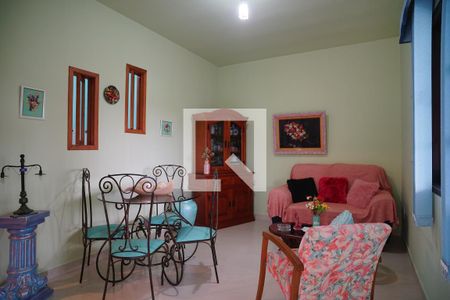 Sala de casa de condomínio para alugar com 2 quartos, 149m² em Flamengo, Maricá