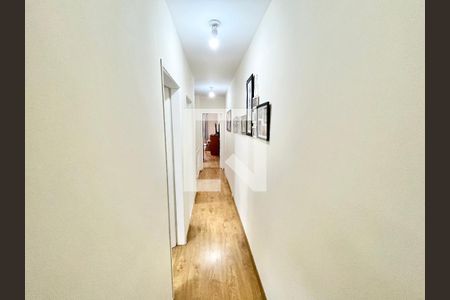 Corredor de casa à venda com 4 quartos, 150m² em Vila Vitorio Mazzei, São Paulo