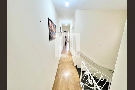 Corredor de casa à venda com 4 quartos, 150m² em Vila Vitorio Mazzei, São Paulo