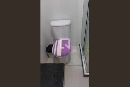 Banheiro de apartamento para alugar com 1 quarto, 59m² em Verão Vermelho, Cabo Frio