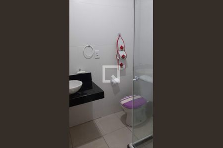 Banheiro de apartamento para alugar com 1 quarto, 59m² em Verão Vermelho, Cabo Frio