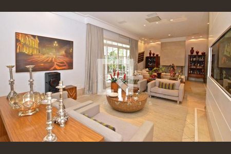 Casa à venda com 8 quartos, 584m² em Vila Madalena, São Paulo