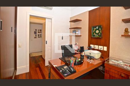 Casa à venda com 8 quartos, 584m² em Vila Madalena, São Paulo