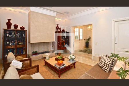 Casa à venda com 8 quartos, 584m² em Vila Madalena, São Paulo