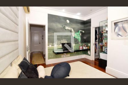 Casa à venda com 8 quartos, 584m² em Vila Madalena, São Paulo