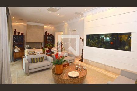 Casa à venda com 8 quartos, 584m² em Vila Madalena, São Paulo