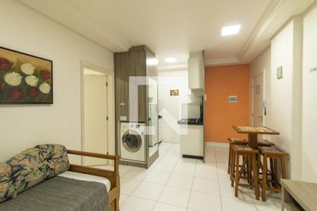 Sala/Cozinha de apartamento à venda com 1 quarto, 33m² em Centro, Curitiba