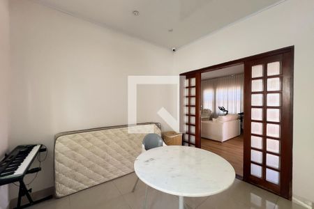 Casa à venda com 3 quartos, 210m² em Jardim das Palmeiras, Valinhos