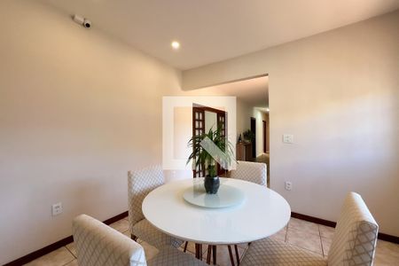 Casa à venda com 3 quartos, 210m² em Jardim das Palmeiras, Valinhos