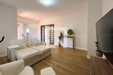 Casa à venda com 3 quartos, 210m² em Jardim das Palmeiras, Valinhos
