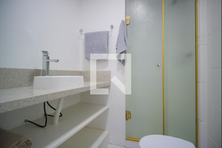 Banheiro Corredor de apartamento para alugar com 2 quartos, 68m² em Petrópolis, Porto Alegre