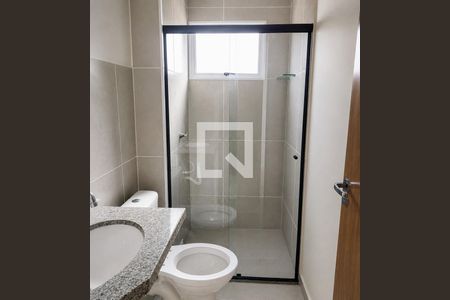 Banheiro de apartamento para alugar com 2 quartos, 61m² em Morumbi, Uberlândia