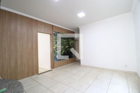 Sala de casa para alugar com 4 quartos, 186m² em Segismundo Pereira, Uberlândia