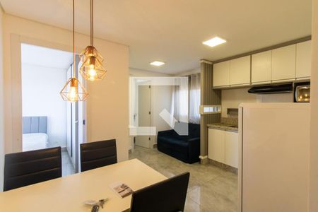 Sala/Cozinha de apartamento para alugar com 1 quarto, 28m² em Portão, Curitiba