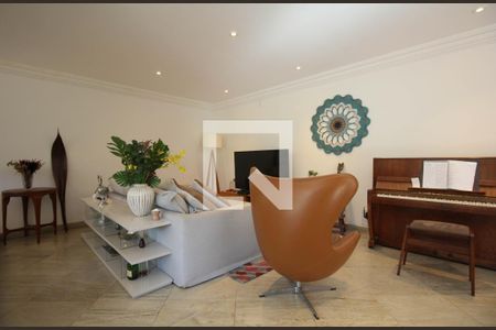 Sala de casa à venda com 6 quartos, 653m² em Vila Progredior, São Paulo