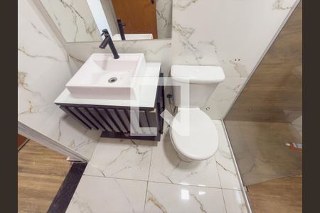 Banheiro da Suíte de casa para alugar com 2 quartos, 130m² em Vila Perola, Contagem