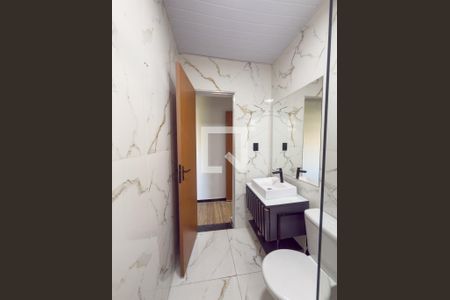 Banheiro da Suíte de casa para alugar com 2 quartos, 130m² em Vila Perola, Contagem