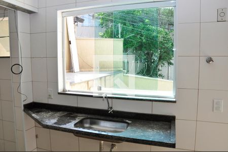 Detalhe - Sala e Cozinha de casa para alugar com 1 quarto, 50m² em Vila Jaguari, São Paulo