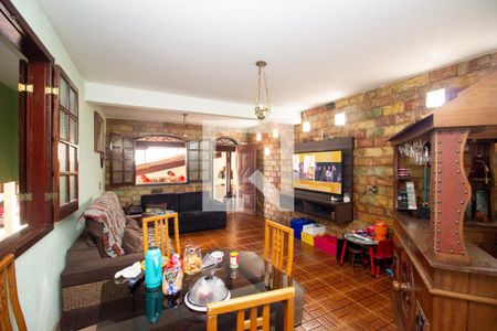 Sala de TV de casa para alugar com 4 quartos, 278m² em Nacional, Contagem