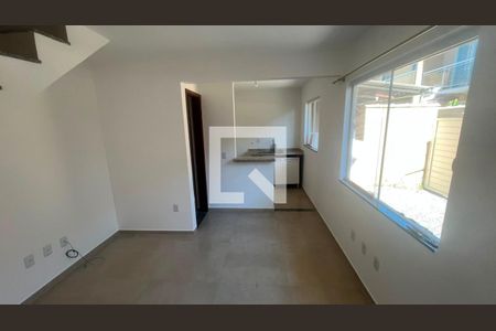 Sala/cozinha de casa para alugar com 2 quartos, 60m² em Laranjal, São Gonçalo
