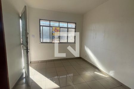 Sala de casa para alugar com 2 quartos, 200m² em Jardim Leal, Duque de Caxias