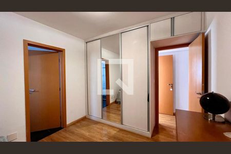 Apartamento à venda com 4 quartos, 293m² em Santo Antônio, Belo Horizonte