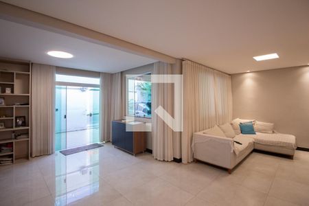Sala de casa à venda com 3 quartos, 280m² em Vila Jardim Leblon, Belo Horizonte