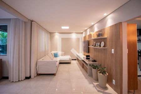 Sala de casa à venda com 3 quartos, 280m² em Vila Jardim Leblon, Belo Horizonte