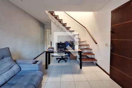 Sala de casa para alugar com 2 quartos, 101m² em Maria Paula, São Gonçalo