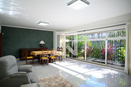 Casa para alugar com 4 quartos, 350m² em Vila Santo Estefano, São Paulo