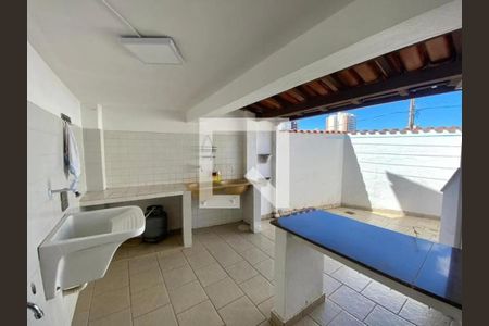 Área externa de casa para alugar com 4 quartos, 90m² em Santa Helena, Juiz de Fora