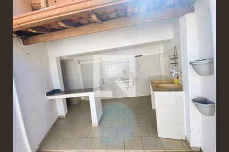 Área externa de casa para alugar com 4 quartos, 90m² em Santa Helena, Juiz de Fora