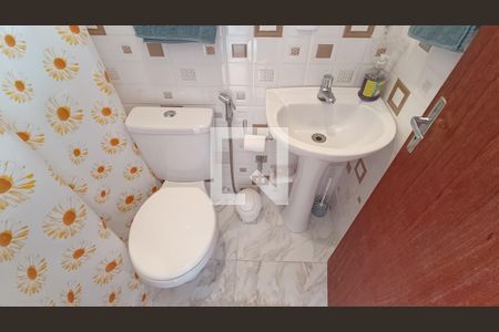 Banheiro de kitnet/studio para alugar com 1 quarto, 25m² em Centro, Macaé