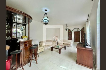 Casa para alugar com 4 quartos, 400m² em Colégio Batista, Belo Horizonte