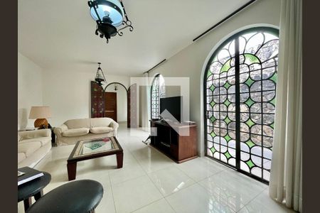 Casa para alugar com 4 quartos, 400m² em Colégio Batista, Belo Horizonte