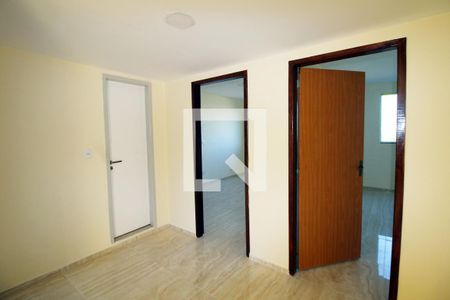 Sala de casa para alugar com 2 quartos, 60m² em Vigário Geral, Rio de Janeiro