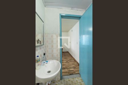Banheiro Social de casa à venda com 2 quartos, 100m² em Pinheirinho, Curitiba