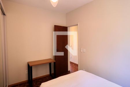 Quarto de apartamento para alugar com 3 quartos, 67m² em Santa Efigênia, Belo Horizonte